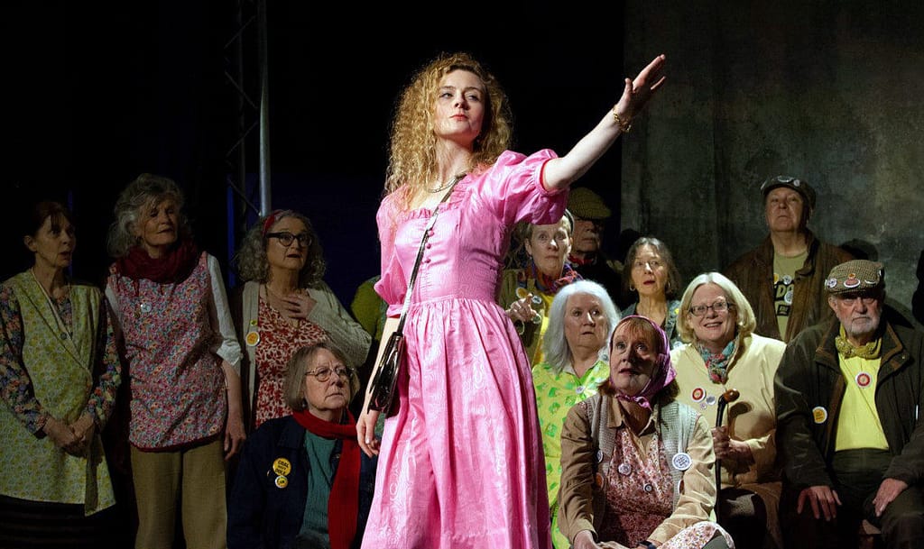 Mauxalinda and chorus