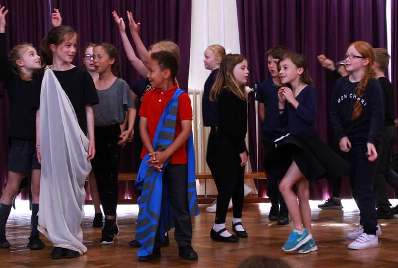 Orfeo-2-1276-O-and-E-and-dancers